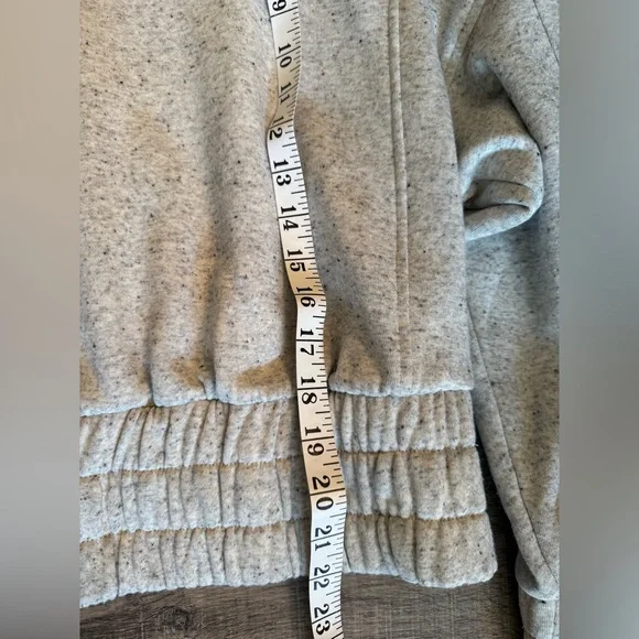 Varley Dunbar Sweatshirt on Revolve Small Ivory Fleck - Picture 7 of 10